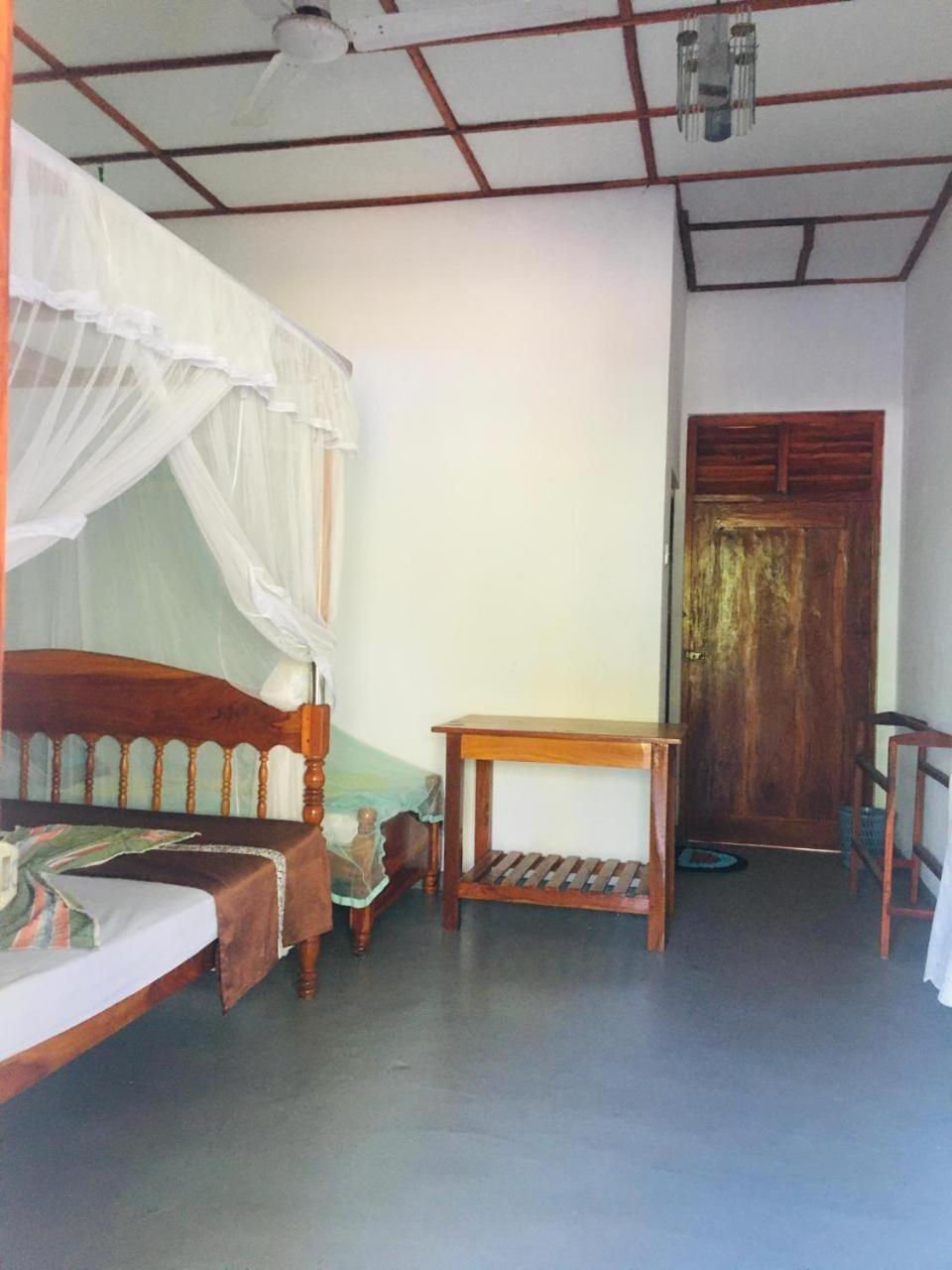 Sunrise Guest House & Restaurant Tangalle Exterior foto